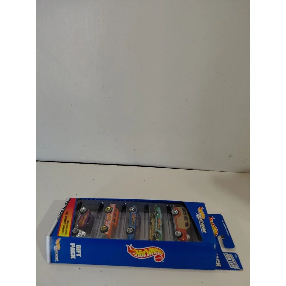 NIP Hot Wheels.com 1:64 Die Cast Gift Pack (Woodie Chevy Nomad Impala Hot Rod)